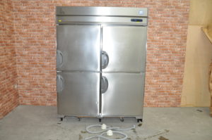 フクシマ 縦型冷凍冷蔵庫 URD-152PMD6 業務用4ドア 2017年製 冷凍ストッカー フリーザーを買い取りました♪(^_-)-☆