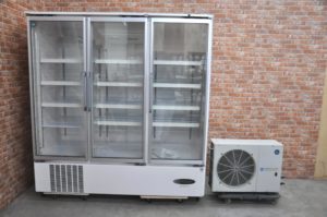 HOSHIZAKI ホシザキ リーチイン冷蔵ショーケース USR-180X3-1H 1473L コンデンシングユニット付 業務用を買い取りました♪(^_-)-☆