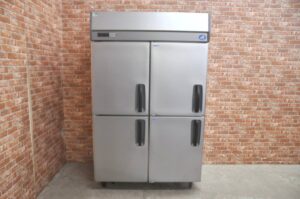 Panasonic パナソニック 縦型冷凍冷蔵庫 SRR-K1281C2 2018年製 業務用4ドアを買い取りました♪(^_-)-☆