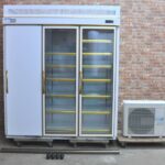 ダイワ リーチイン冷蔵ショーケース 53APLE 業務用3ドア 小形冷凍機 冷蔵庫を買い取りました♪(^_-)-☆