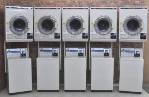 AQUA アクア コイン式洗濯乾燥機 5台セット MCW-C45 MCD-CK45 4.5kg 2014年製 小型 コインランドリー 100Vを買い取りました♪(^_-)-☆