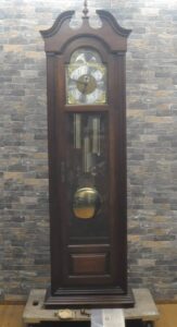 HOWARD MILLER ハワードミラー アメリカ製 アンティーク ホールクロック 柱時計 振り子時計 置時計 大型を買い取りました♪(^_-)-☆