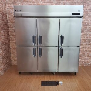 フクシマ 縦型 冷凍冷蔵庫 GRD-182PMD 三相200V 2020年製 業務用6ドアを買い取りました♪