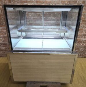 大穂 対面 冷蔵ショーケース OHGE-SA-900 100V 業務用 冷蔵庫 ケーキケースを買い取りました♪